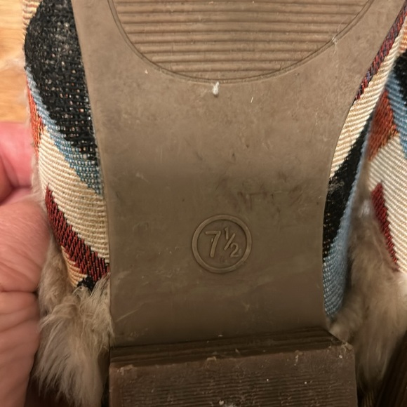 Universal Threads fleece lined slides multi color Size 7 1/2 - Picture 5 of 6